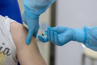 Олег Эргашев - Петербургские власти считают, что темпы вакцинации тормозит «либеральная молодежь» - znak.com - Санкт-Петербург