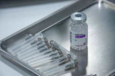 Ученые из Эдинбургского университета признали, что вакцина AstraZeneca имеет побочные эффекты - argumenti.ru