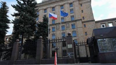 Чехия закрывает все визовые отделы в России - eadaily.com - Россия - Чехия