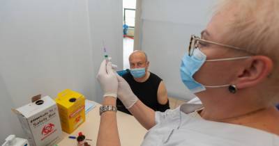 AstraZeneca, Pfizer и другие. Какими вакцинами от COVID-19 прививают украинцев - focus.ua - Украина