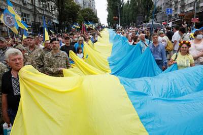 Украина потратит почти двести миллионов гривен на гигантские флаги - lenta.ru - Украина