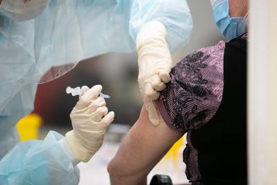 В Москве приостановили вакцинацию против COVID-19 препаратом «ЭпиВакКорона». Он закончился - znak.com - Россия - Москва