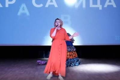 В Москве директор школы спародировала песню Manizha на Евровидении - mk.ru - Москва