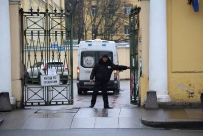 Мариинская больница сменит охрану после инцидента с торговцем китайскими массажерами - spb.mk.ru