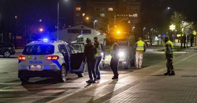 Полиция в контроле антиковидных ограничений сместила акцент на приезжих и массовые мероприятия - rus.delfi.lv - Латвия