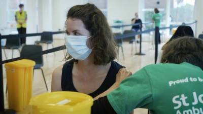 "Дельта" завоевывает мир, страны расширяют охват вакцинации - vesti.ru - Токио