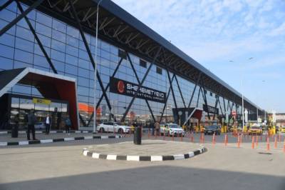 В Шереметьево вновь образовались очереди в терминалах - aif.ru