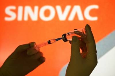 Тхирават Хемачутха - Привитая двумя дозами вакцины Sinovac медсестра умерла от COVID-19 - lenta.ru - Таиланд