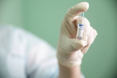 Восемь тысяч петербуржцев за сутки получили первый укол вакцины от коронавируса - spb.mk.ru - Санкт-Петербург