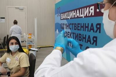 Владимир Чуланов - В Минздраве оценили уровень защиты вакцинированных от заражения коронавирусом - lenta.ru - Россия