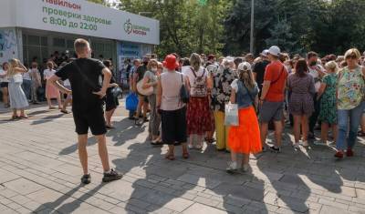 С боем - за прививкой: почему тысячи москвичей стоят в очереди за «КовиВак» - newizv.ru - Москва