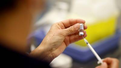 Эммануэль Макрон - Франция вводит обязательную вакцинацию от COVID-19 для медиков - russian.rt.com - Франция