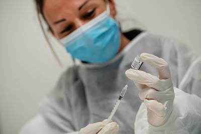 Эмманюэль Макрон - Во Франции ввели обязательную вакцинацию медиков - tvc.ru - Франция