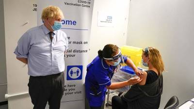 Борис Джонсон - Джонсон рекомендовал требовать сертификат о прививке на массовых мероприятиях - iz.ru - Англия - Израиль