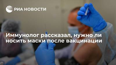 Владимир Болибок - Иммунолог Болибок оценил необходимость носить маски после вакцинации от коронавируса - ria.ru - Россия - Москва
