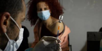 Впервые в мире Израиль начал третью прививку - detaly.co.il - Израиль