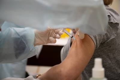 Китайский производитель непроверенной вакцины от COVID-19 просит разрешения зайти в РФ - znak.com - Россия - Китай