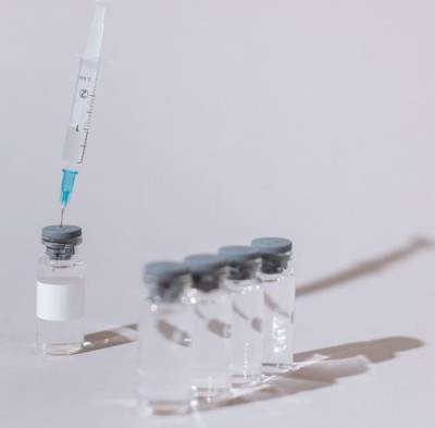 Терапевты объяснили, почему после прививки от коронавируса может болеть рука - argumenti.ru