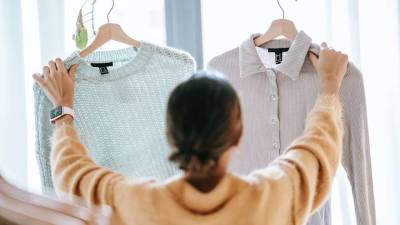 Маркетолог рассказал, какую одежду выгодно покупать летом - vm.ru - Москва