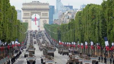 В Париже прошёл военный парад по случаю Дня взятия Бастилии - russian.rt.com - Франция - Париж