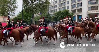 Париж отмечает День взятия Бастилии военным парадом. Видео - ru.armeniasputnik.am - Франция - Париж - Армения