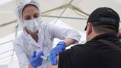 Анна Попова - Россиян призвали сделать прививку от коронавируса перед выездом за границу - iz.ru - Россия - Израиль