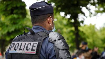 Эммануэль Макрон - В Париже применили слезоточивый газ против демонстрантов - russian.rt.com - Франция - Париж