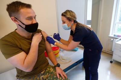 В Латвии ввели обязательную вакцинацию от коронавируса - lenta.ru - Латвия