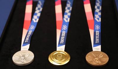 Томас Бах - Олимпийским призерам придется надевать на себя медали самостоятельно - newizv.ru - Япония