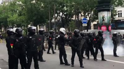 Во французских регионах торжества по случаю Дня взятия Бастилии сорвали демонстранты - 1tv.ru - Париж