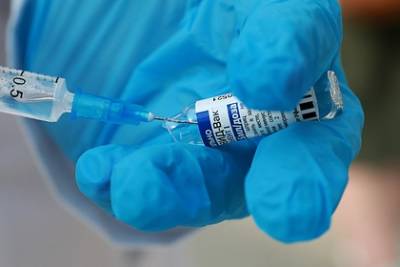 Александр Лукашев - Российские вирусологи опровергли популярный миф о вакцинации против коронавируса - lenta.ru