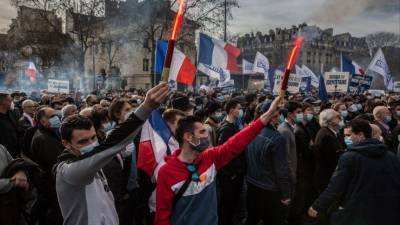 Эммануэль Макрон - План Макрона вызвал самые крупные протесты во Франции с начала пандемии - 5-tv.ru - Франция - Париж