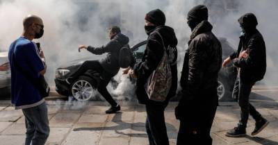 Коронавирус: полиция разогнала акцию протеста в Париже, локдаун в Испании признали незаконным - rus.delfi.lv - Россия - Санкт-Петербург - Москва - Испания - Париж - Латвия