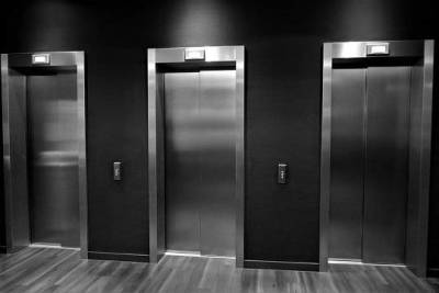 Эксперты рассказали об изменении правил поведения в лифтах из-за COVID-19 - versia.ru - Россия