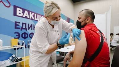 Роструд разрешил отстранять от работы отказывающихся вакцинироваться сотрудников - 5-tv.ru