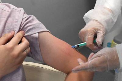 Дмитрий Песков - Кремль назвал условие признания иностранных вакцин против COVID-19 в России - lenta.ru - Россия