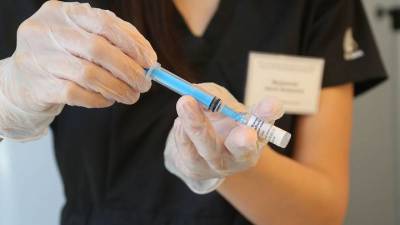 Повторную вакцинацию от коронавируса прошла 104-летняя москвичка - vm.ru - Москва