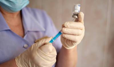 Опрос: каждый пятый врач не советует вакцинироваться от COVID-19 - newizv.ru
