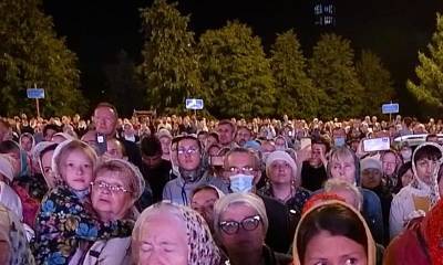 На запрещенный крестный ход в Екатеринбурге пришли тысячи людей - bloknot.ru - Екатеринбург