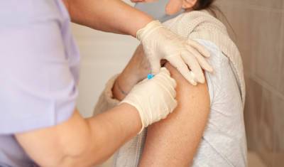 37% россиян одобряют вакцинацию иностранными препаратами - newizv.ru