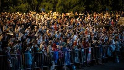 «Запрещенный» крестный ход в Екатеринбурге собрал почти три тысячи верующих - 5-tv.ru - Екатеринбург