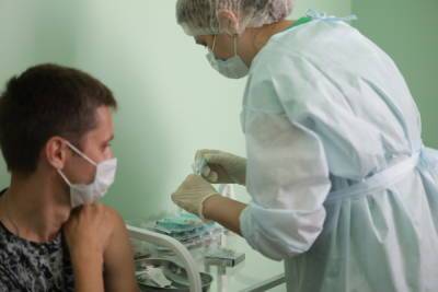 Более тысячи петербургских военных ревакцинировались от COVID-19 - spb.mk.ru