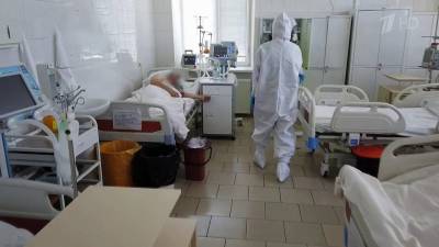 Медики спасают больных COVID-19 целыми семьями, которые заразились новым штаммом - 1tv.ru