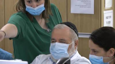 Антиковидная новинка из Израиля улучшает состояние больных за сутки - vesti.ru - Израиль