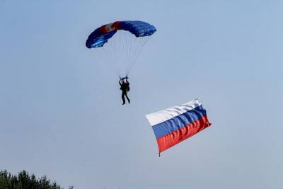 Смоленские парашютисты устроили акцию в поддержку российских олимпийцев - rabochy-put.ru - Россия - Токио - Смоленск