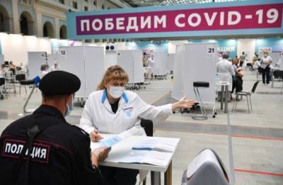 В Гостином Дворе вакцинацию от COVID-19 за две недели прошли 42 тыс. человек - interfax-russia.ru - Москва