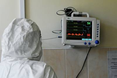 В России вторую неделю подряд зафиксировали более 700 умерших от коронавируса - lenta.ru - Россия