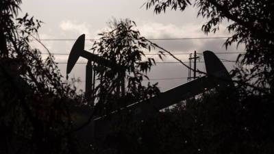 Нефть существенно дешевеет после решения ОПЕК+ нарастить добычу - vesti.ru - Лондон - Нью-Йорк