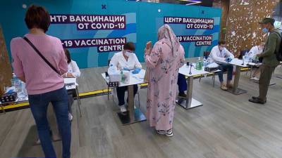 Вакцинация в Москве. Привито большинство сотрудников сферы услуг - vesti.ru - Москва