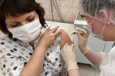 Оксана Драпкина - Врач объяснила, почему нельзя мочить место прививки от COVID-19 - aif.ru